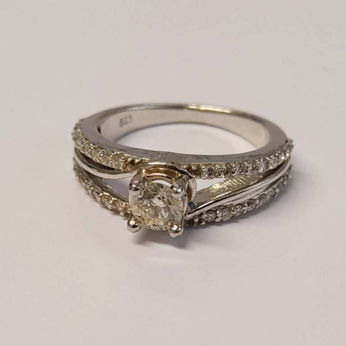 15 - 14K GOLD DIAMOND SET RING WITH DIAMOND SET SHOULDERS, THE PRINCIPAL DIAMOND APPROX 0.42 CARATS.