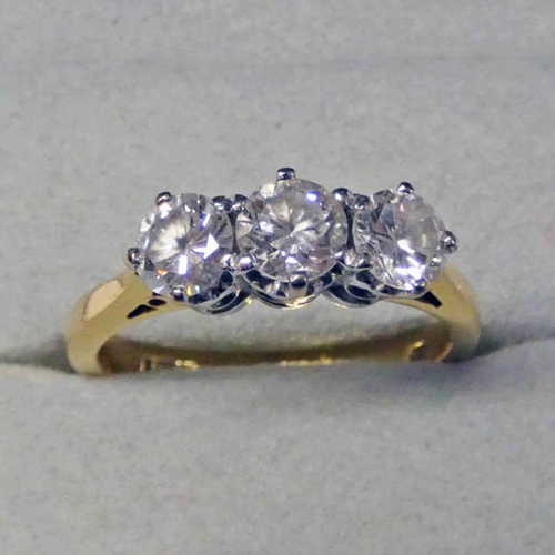 155 - 18CT GOLD DIAMOND 3-STONE RING, THE 3 - BRILLIANT CUT DIAMOND APPROX 0.95 CARATS IN TOTAL