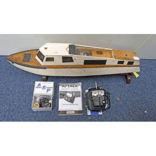 1636 - REMOTE CONTROLLED BOAT. LENGTH - 105 CM