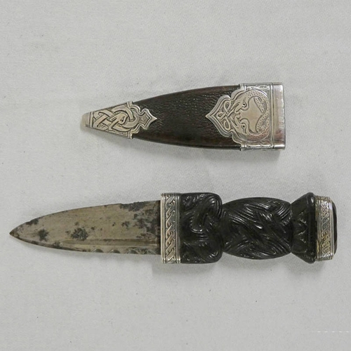 168 - SILVER MOUNTED SKEAN DHU, GLASGOW 1941, WITH CARVED WOODEN HILT & LEATHER SCABBARD - OVERALL LENGTH ... 