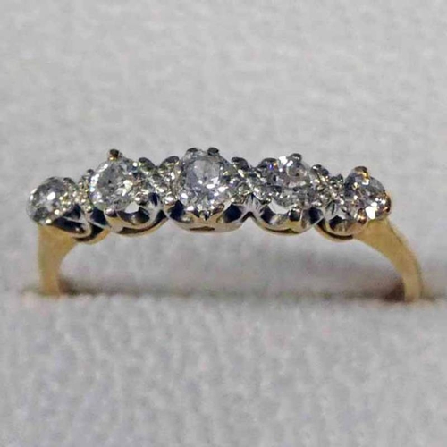 17 - 18CT GOLD 5-STONE DIAMOND RING. VERY APPROX. 0.65 CARATS IN TOTAL