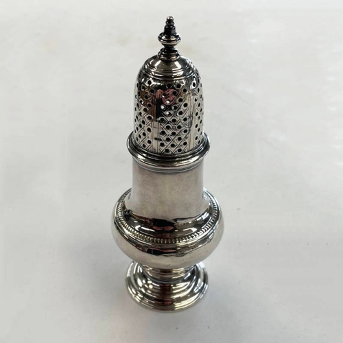 188 - GEORGE II SILVER SUGAR CASTER BY JOHN DELMESTER, LONDON 1759 - 13CM TALL