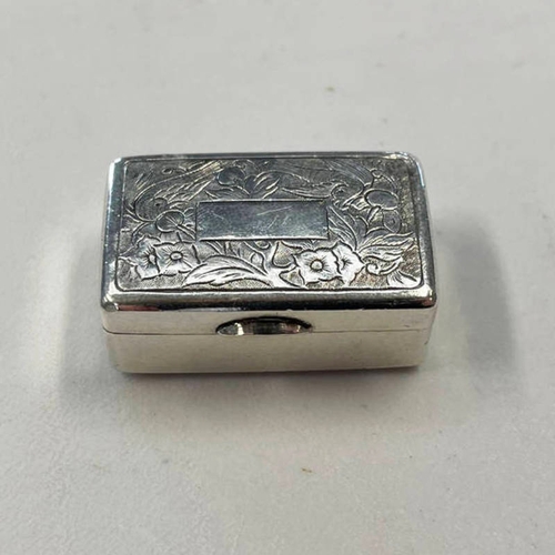 20 - 19TH CENTURY CHINESE SNUFF BOX WITH FOLIATE ENGRAVED DECORATION, 2 CHARACTER MARK TO INSIDE - 3.5CM ... 