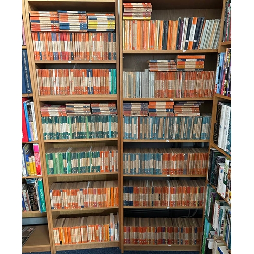 2164 - LARGE COLLECTION OF APPROXIMATELY 600 PENGUIN AND PELICAN PUBLISHED PAPERBACK BOOKS OVER 12 SHELVES