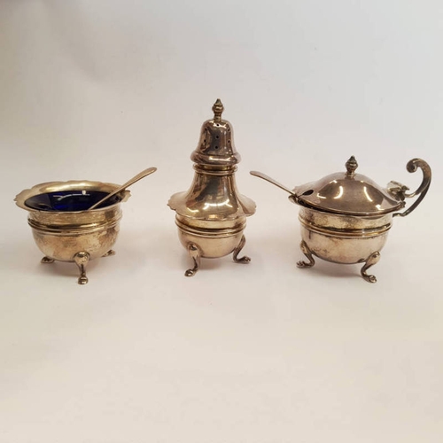 221 - SILVER 3 PIECE CRUET SET WITH BLUE GLASS LINERS, BIRMINGHAM 1950 - 135G