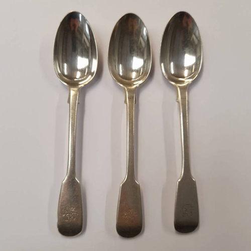 271 - SET OF 3 VICTORIAN SILVER FIDDLE PATTERN TEASPOONS, LONDON 1842 - 90G