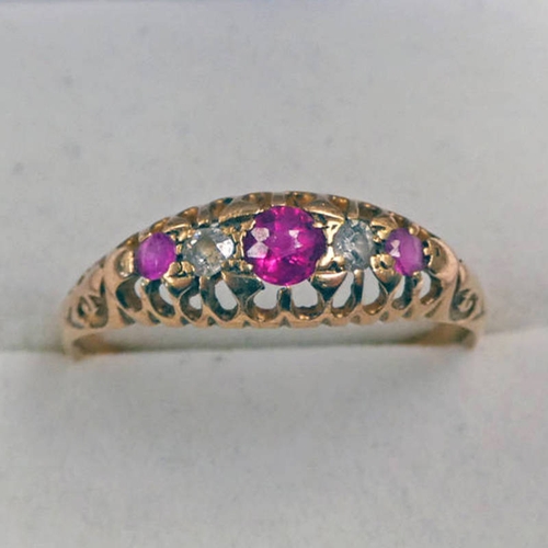 307 - 18CT GOLD RUBY & DIAMOND 5 STONE RING