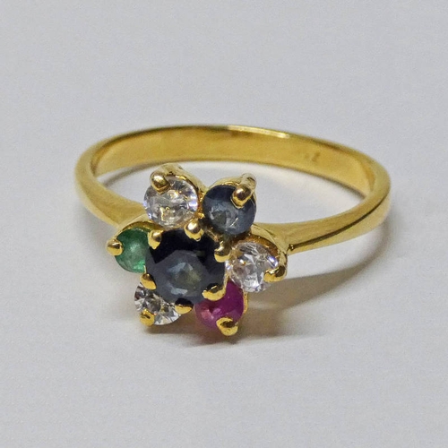 313 - 18CT GOLD GEM SET CLUSTER RING - 3.9G