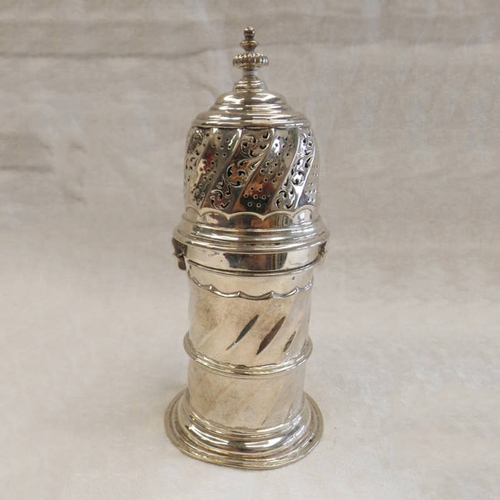 32 - LARGE SILVER SUGAR CASTOR WITH SWIRLED DECORATION BY NATHAN & HAYES CHESTER 1904 - 17CM TALL, 250G