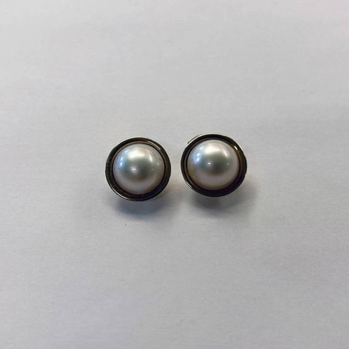 386 - PAIR GOLD MABE STYLE PEARL EAR CLIPS