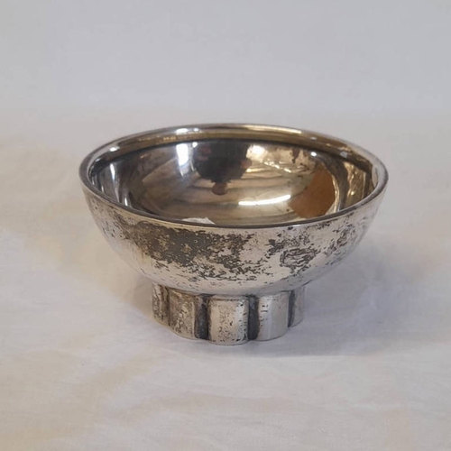 419 - SILVER CIRCULAR BOWL WITH RIBBED FOOT BY TURNER & SIMPSON, BIRMINGHAM 1973 - 110G