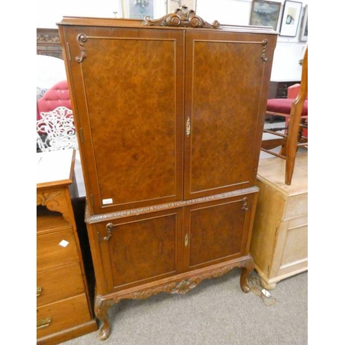 5013 - 20TH CENTURY WALNUT CABINET WITH 2 PANELLED DOORS OPENING TO MIRRORED & SHELVED INTERIOR OVER 2 PANE... 