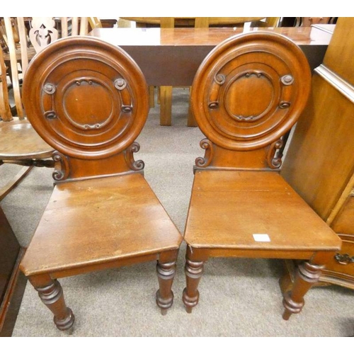 5095 - PAIR OF 19TH CENTURY OAK HALL CHAIRS ON TURNED SUPPORTS