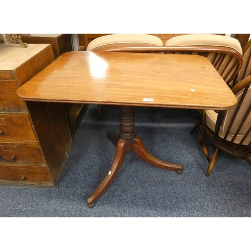 5141 - 19TH CENTURY MAHOGANY FLIP TOP TABLE ON CENTRE PEDESTAL WITH 3 SPREADING SUPPORTS.  92 CM LONG