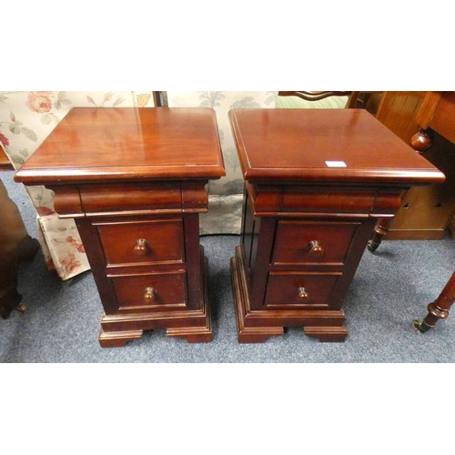 5155 - PAIR OF MAHOGANY 3 DRAWER BEDSIDE CHESTS ON BRACKET SUPPORTS.  66 CM TALL