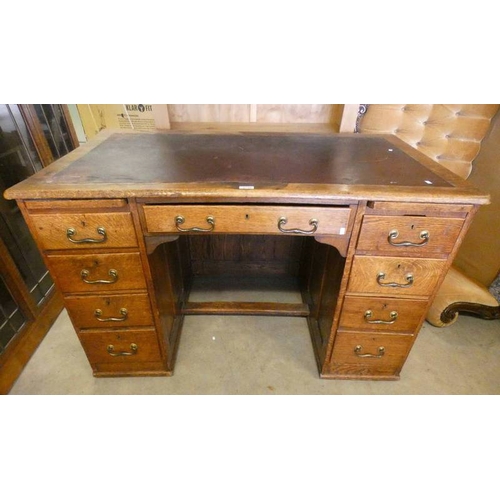 5196 - 19TH CENTURY OAK TWIN PEDESTAL DESK WITH LEATHER INSET TOP & 9 DRAWERS, 78CM TALL X 127CM WIDE