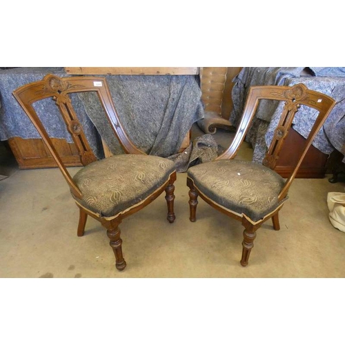 5200 - PAIR OF 19TH CENTURY CARVED OAK CHAIRS ON REEDED SUPPORTS