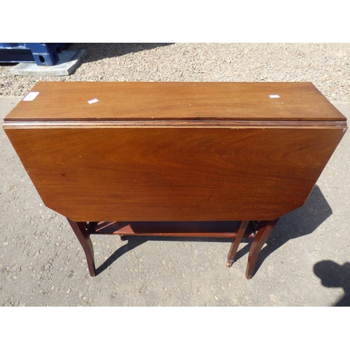 5205 - 20TH CENTURY MAHOGANY SUTHERLAND TABLE ON SQUARE SUPPORTS  68 CM LONG