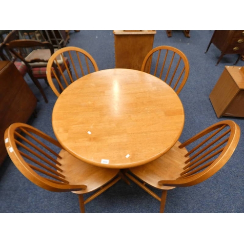 5449 - PINE EFFECT CIRCULAR PEDESTAL KITCHEN TABLE & SET OF 4 SPINDLE BACK CHAIRS, DIAMETER OF TABLE 92CM