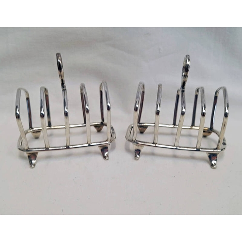 58 - PAIR SILVER 5 - BAR TOAST RACKS BY JAY RICHARD ATTENBOROUGH CO, CHESTER 1919 - 100 G