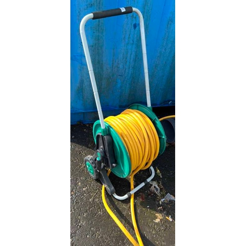 6089 - GARDEN WATER HOSE ON REEL