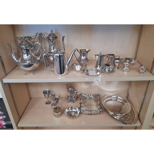 716 - SELECTION OF SILVER PLATED WARE INCLUDING WATER JUGS, COFFEE POTS, ETC ON 2 SHELVES