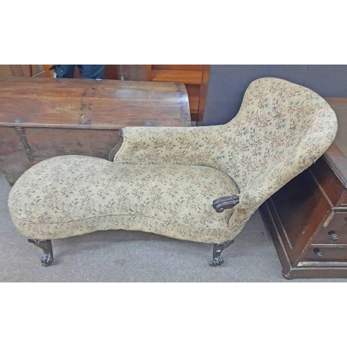 16 - 19TH CENTURY MAHOGANY CHAISE LONGUE ON SHAPED SUPPORTS. 155 CM LONG