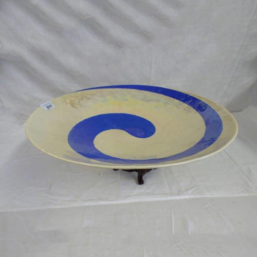 3031 - PORCELAIN BOWL DECORATED IN CREAM & BLUE ON ORIENTAL STAND.  45 CM DIAMETER