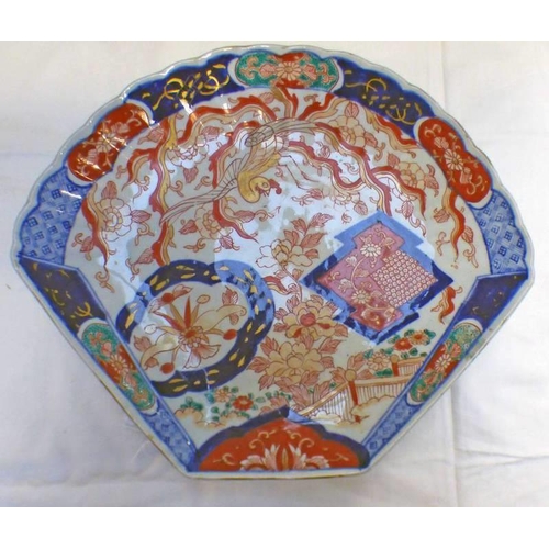 3047 - 19TH CENTURY JAPANESE IMARI FAN-SHAPED PLATE DECORATED WITH EXOTIC BIRD, FLOWERS, ETC - 31CM WIDE