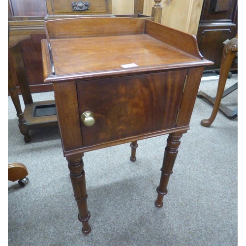 41 - 19TH CENTURY MAHOGANY BEDSIDE CABINET WITH GALLERY TOP & TURNED SUPPORTS 77 CM TALL