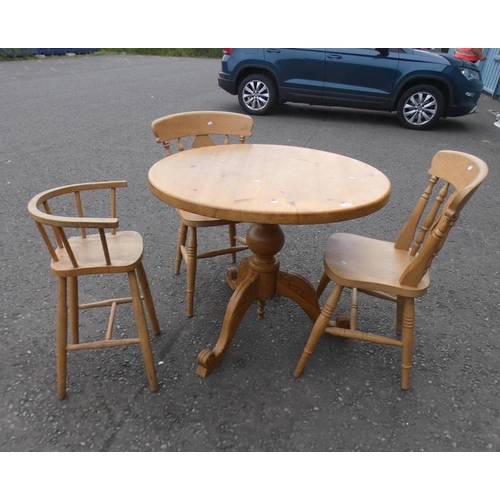 508 - PINE CIRCULAR PEDESTAL KITCHEN TABLE DIAMETER 90CM, & PAIR OF PINE CHAIRS & PINE CHILD'S CHAIR