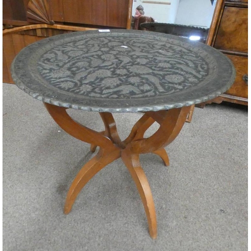 509 - METAL CIRCULAR TRAY TABLE WITH EMBOSSED FLORAL & ANIMAL DECORATION ON FOLDING HARDWOOD STAND, DIAMET... 