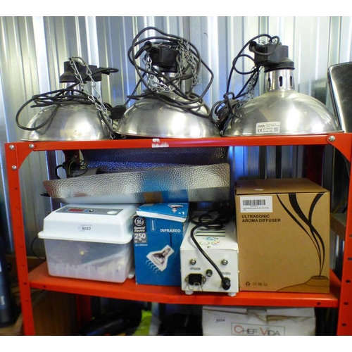 6023 - EGG INCUBATOR, INFRA RED LIGHT SYSTEM, ETC OVER 2 SHELVES