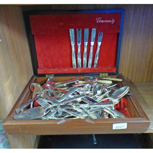 6027 - COMMUNITY PLATE CUTLERY SET IN CASE