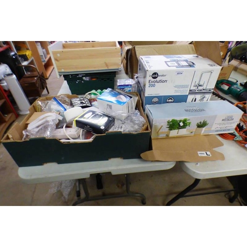 6034 - INSINKERATOR EVOLUTION 200 FOOD WASTE DISPOSER, SELECTION OF VARIOUS LIGHT BULBS IN BOXES ETC.