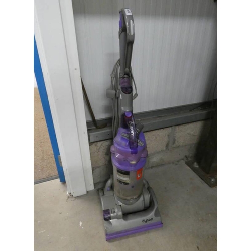 6048 - DYSON VACUUM CLEANER