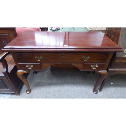 85 - 19TH CENTURY MAHOGANY SIDE TABLE WITH 1 LONG & 2 SHORT DRAWERS ON QUEEN ANNE SUPPORTS.  85 CM TALL X... 