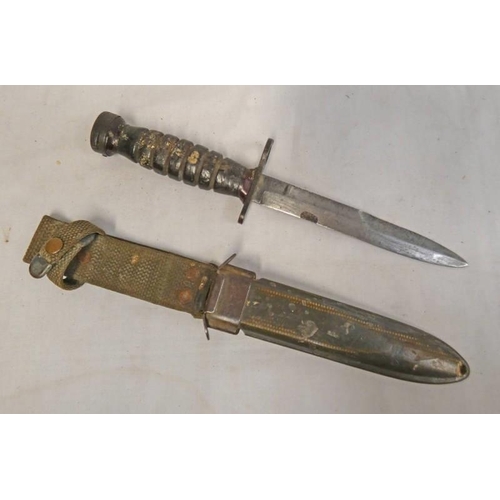 1098 - US M4 IMPERIAL FIGHTING KNIFE BAYONET WITH 16.5CM LONG STEEL BLADE, CROSSGUARD STAMPED 'US IMPERIAL'... 