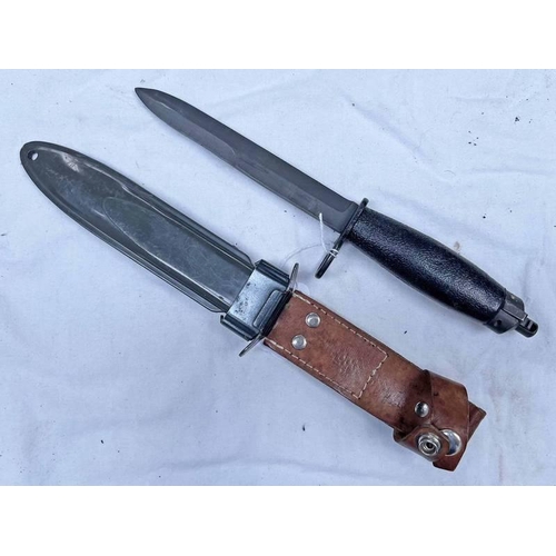 1099 - G3 BAYONET WITH TEXTURED GRIP, 15.3CM LONG BLADE WITH SCABBARD & LEATHER FROG