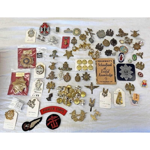 1337 - SELECTION OF CAP BADGES, BUTTONS, ETC TO INCLUDE UVF BADGE, ARTILLERY BADGE, ECONOMY ATS BADGE, ROYA... 