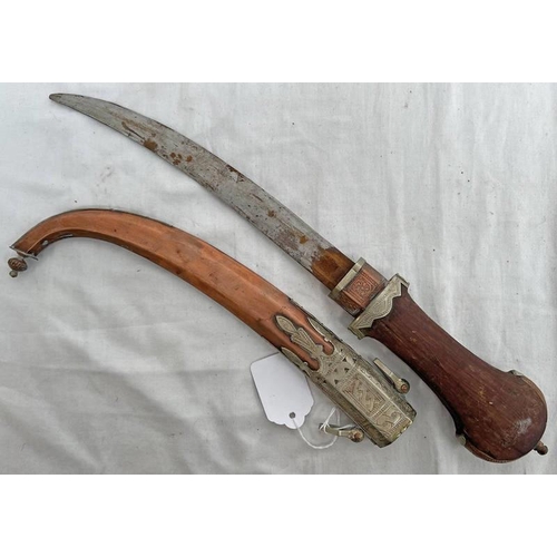 1341 - MIDDLE EASTERN KINJHAL WITH 22.8CM LONG CURVED BLADE, COPPER AND WHITE METAL SCABBARD WITH WOODEN GR... 