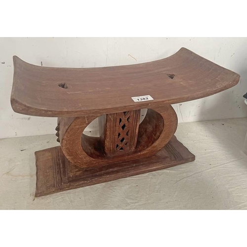 1382 - TRIBAL WOOD HEAD REST / STAND 26.5 CM TALL