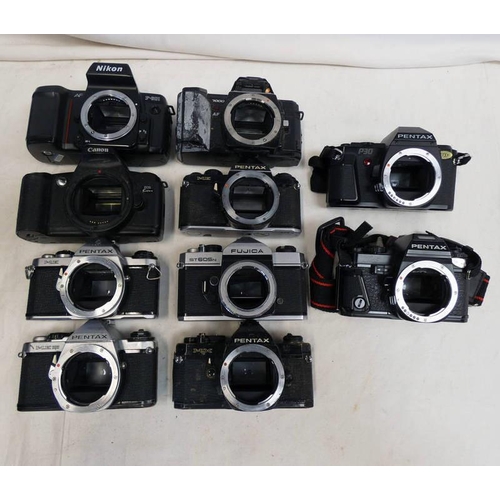 4005 - SELECTION OF CAMERA LENSES, ETC TO INCLUDE; PRAKTICAR PENTACON 1:6.2 F=70MM-210MM LENS, SIGMA - XQ M... 