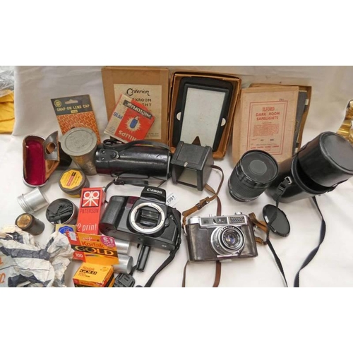 4033 - SELECTION OF CAMERAS & CAMERA BODIES TO INCLUDE; NIKON F-301 BODY, ZENIT E BODY, KODAK BANTAM COLORS... 