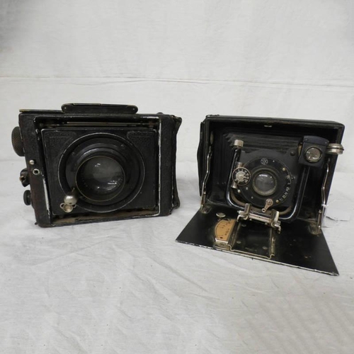 4051 - ERNEMANN-WERKE FOLDING CAMERA WITH ERNEMANN-DRESDEN F/1-3.5 CAMERA LENS, ORIENWERK A G FOLDING PLATE... 