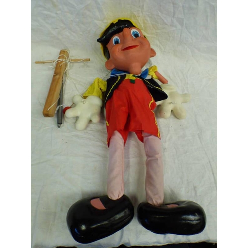 4479 - LARGE 24'' PINOCHINO'' PELHAM PUPPET