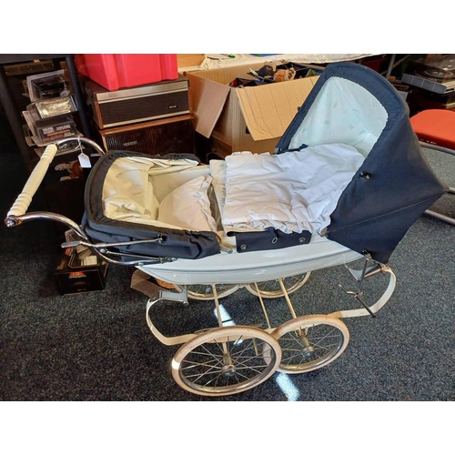 4489 - SILVER CROSS PRAM