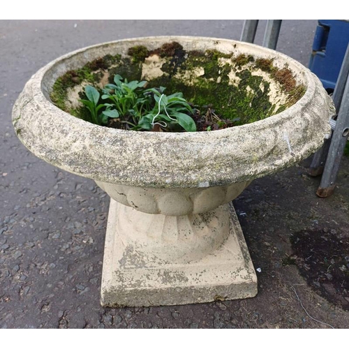 163 - RECONSTITUTED STONE GARDEN URN ON PLINTH BASE.  41 CM TALL