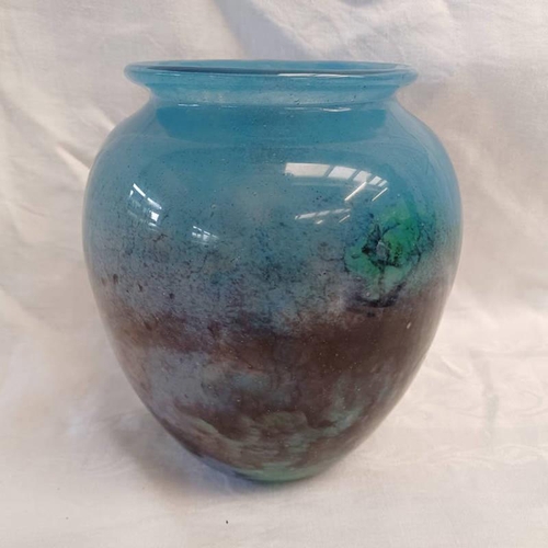 3251 - BLACK AND BLUE MONART GLASS VASE, 17.5 CM TALL