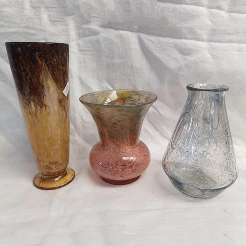 3283 - 3 MONART GLASS VASES OF VARIOUS SIZES, TALLEST 21 CM